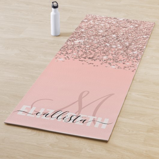 Tapis De Yoga Monogramme à dégradé rose Rose or Confetti (En situation)