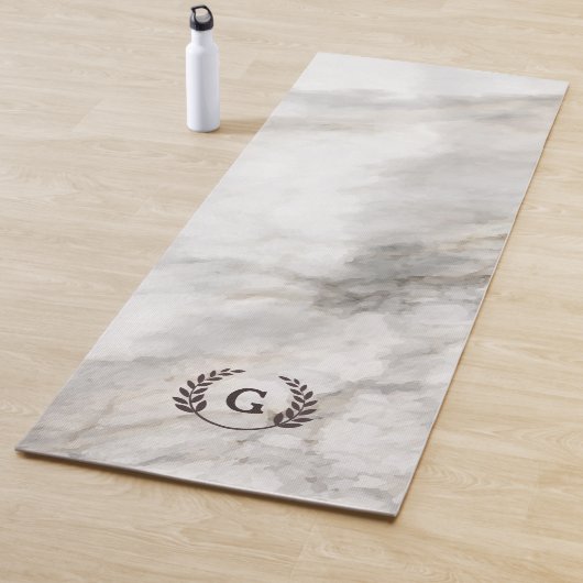 Tapis De Yoga Monogramme. Blé Laurel en Marbre blanc. (En situation)