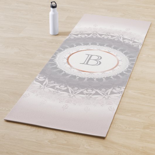 Tapis De Yoga Monogramme d'or Rose Pastel Mandala (En situation)