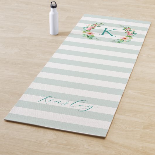 Tapis De Yoga Monogramme floral paradis et rayures (En situation)