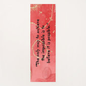 Tapis De Yoga Monogramme inspirant : Noir sur rouge | (Devant)