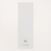 Tapis De Yoga Monogramme Moderne Gris Clair Écriture Dorée (Devant)