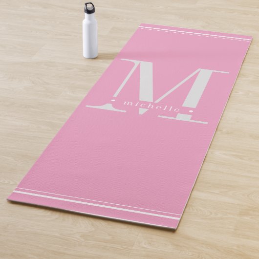 Tapis De Yoga Monogramme rose et blanc doux minimal (En situation)