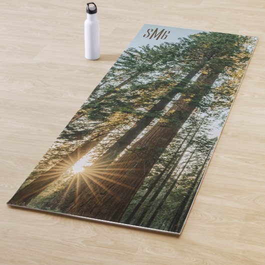 Tapis De Yoga Monogramme Séquoia Arbres géants Forêt Nature (En situation)