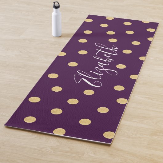 Tapis De Yoga Monogramme unique Mat d'or violet (En situation)