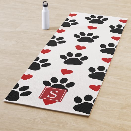 Tapis De Yoga Motif De Pâtes, Pâtes Noires, Coeurs Rouges, Monog (En situation)