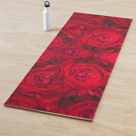 Tapis De Yoga Motif de roses rouges profondes (En situation)