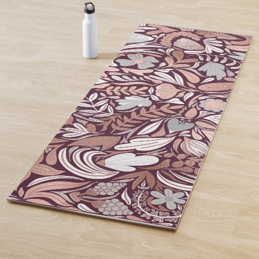 Tapis De Yoga Motif d'illustrations florales de Bourgogne rose (En situation)