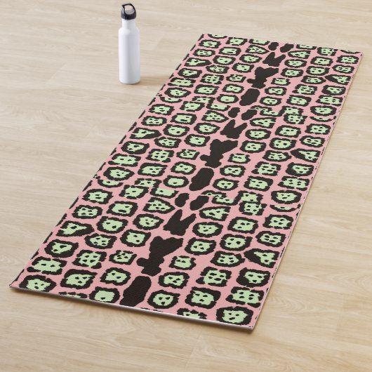 Tapis De Yoga Motif Jaguar à Melon sur limonade rose (En situation)