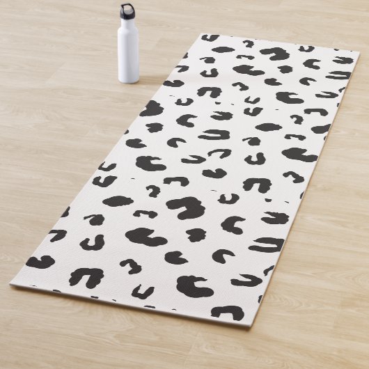 Tapis De Yoga Noir et blanc Empreinte de léopard (En situation)