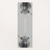 Tapis De Yoga Noir White Highland Cow Nom du monogramme (Devant)