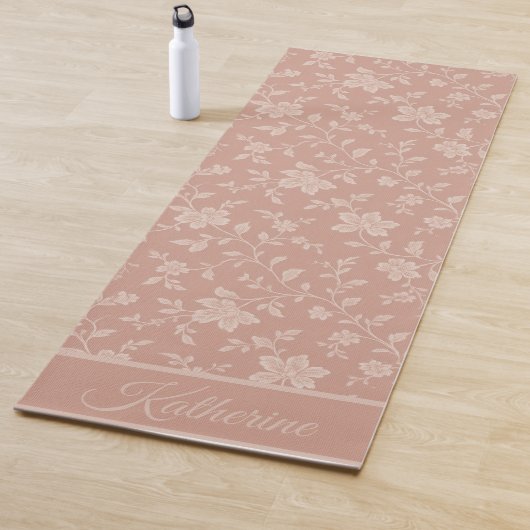 Tapis De Yoga Nom de script à motif floral rose églantine (En situation)