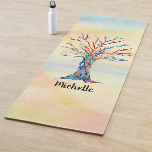 Tapis De Yoga Nom Monogramme Arborescence arc-en-ciel (En situation)