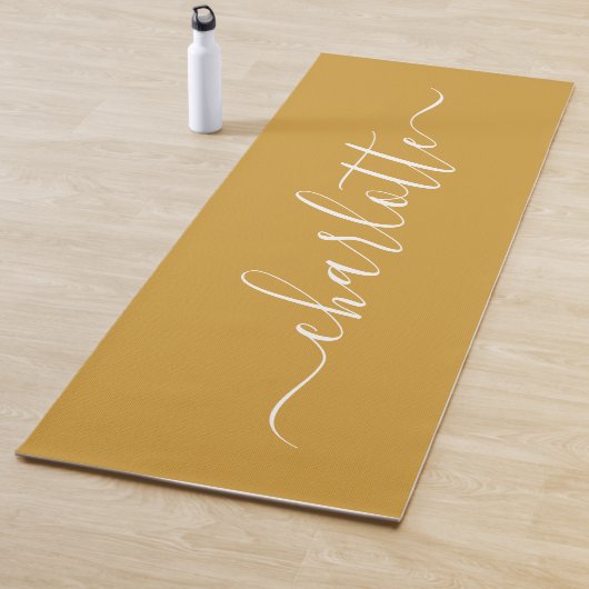 Tapis De Yoga Nom personnalisé Chic Calligraphie Moutarde Jaune (En situation)