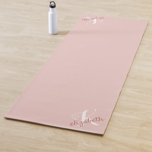 Tapis De Yoga Nom personnalisé Monogramme rose initial (En situation)