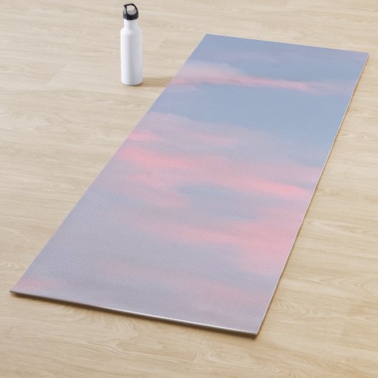 Tapis De Yoga Nuages roses personnalisables (En situation)