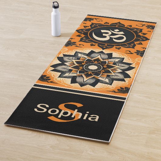 Tapis De Yoga Om et Mandala en orange et noir (En situation)