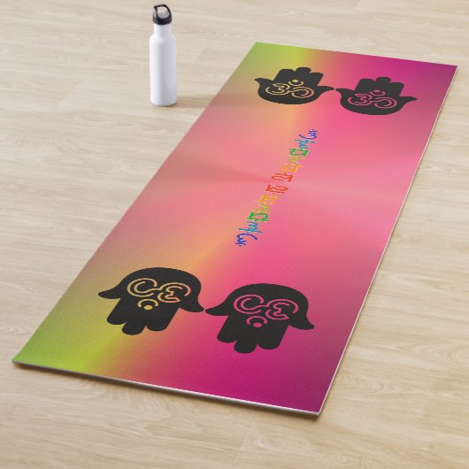 Tapis De Yoga Om Toutes les lumières | Vert & Rouge, Personnalis (En situation)
