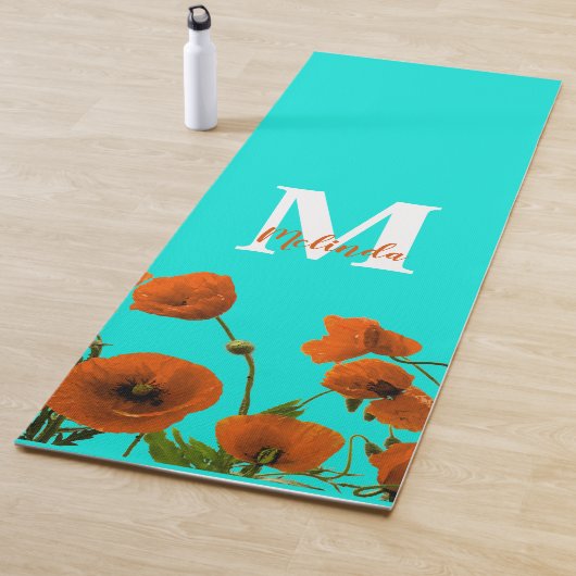Tapis De Yoga Orange Fleurs de pavot Floral Monogrammes Initiale (En situation)