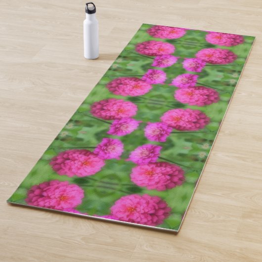 Tapis De Yoga Paire de fleurs rose Zinnia gros Abstrait (En situation)