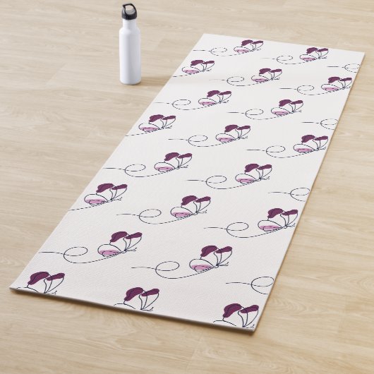 Tapis De Yoga Papillon en trait violet (En situation)