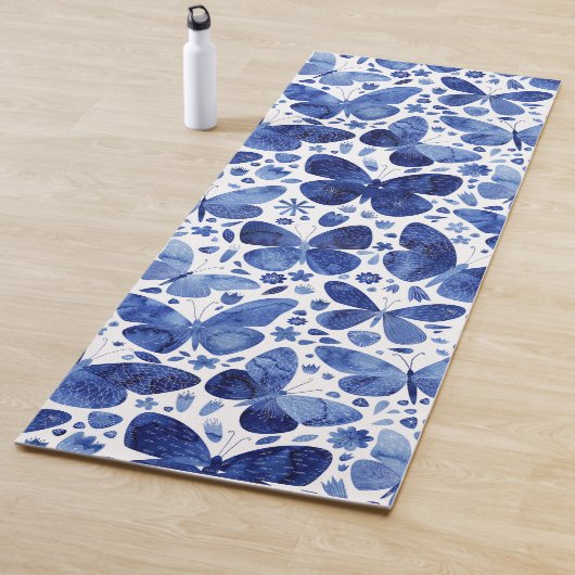 Tapis De Yoga Papillons Aquarelle Bleu (En situation)