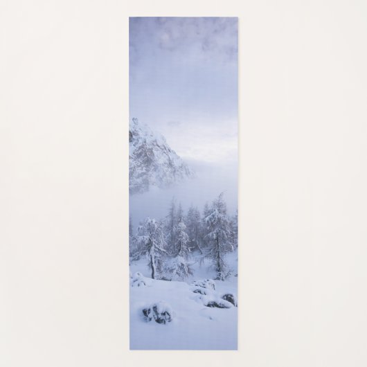 Tapis De Yoga Pays merveilleux d'hiver, brouillard, forêt d'épin (Devant)