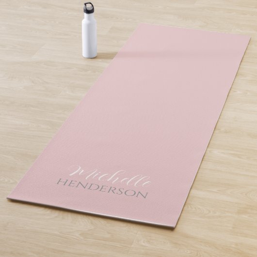 Tapis De Yoga Pink and White Personalized Monogram Name (En situation)