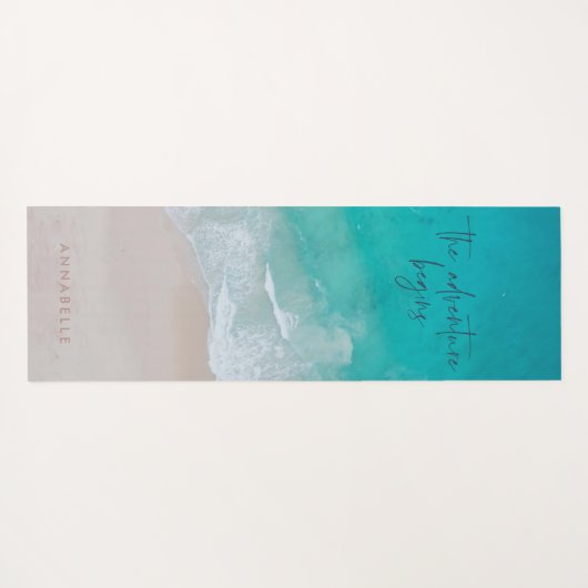 Tapis De Yoga plage de sable tropical océan l'aventure commence (Dos (Horizontal))