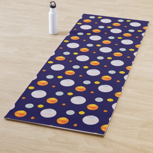 Tapis De Yoga Points dorés et bleu clair sur fond bleu marine (En situation)
