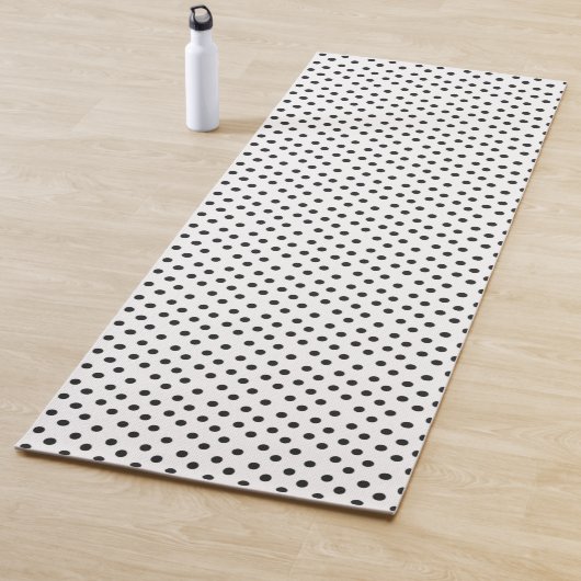 Tapis De Yoga Pois noirs et blancs (En situation)