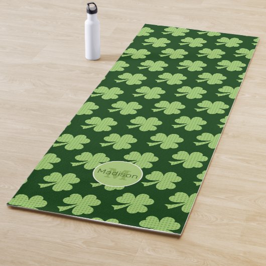 Tapis De Yoga Pois shamrocks Ladybug motif vert Monogramme (En situation)