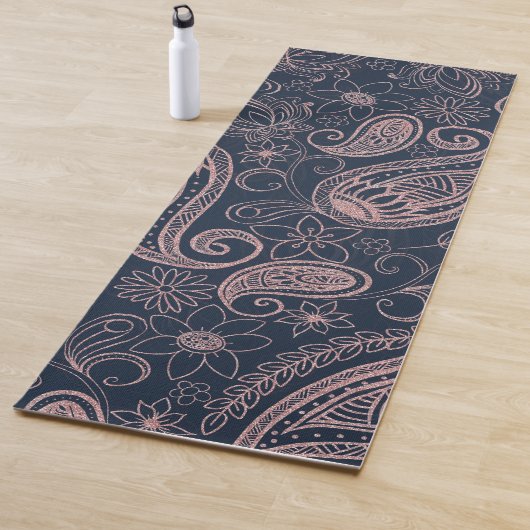 Tapis De Yoga Rose bleu classique Parties scintillant or Paisley (En situation)