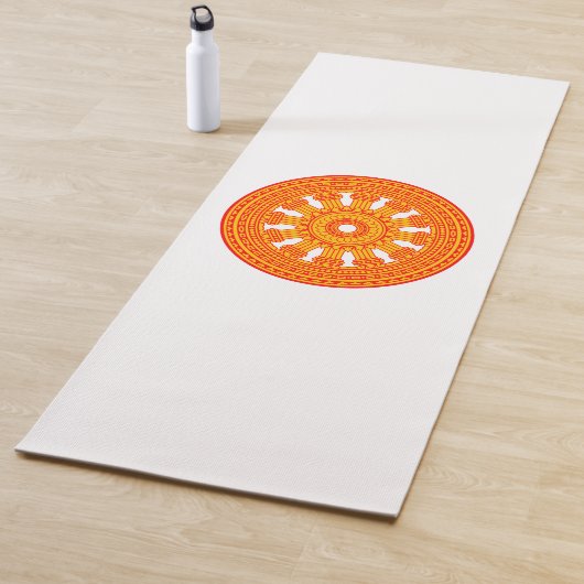 Tapis De Yoga Roue rouge du Dharma (art bouddhiste) (En situation)