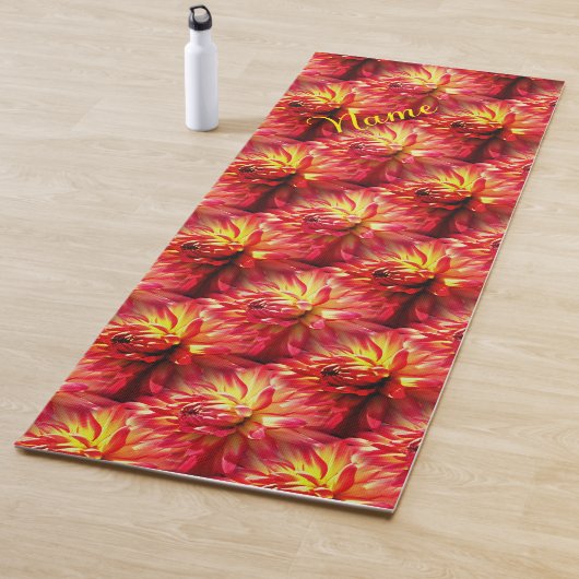 Tapis De Yoga Rouge Dahlia Fleur Nature Personnalisée (En situation)