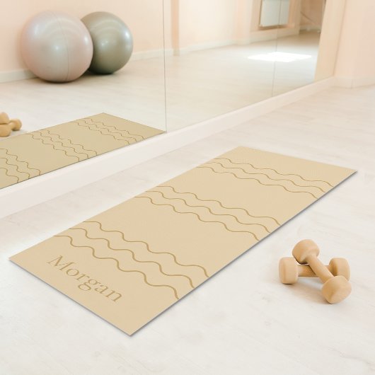 Tapis De Yoga Sandy Beige Modern Wavy Lines With Custom Name