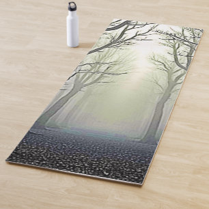 Tapis De Yoga Sentier de forêt brumeuse : Beauté inquiétante