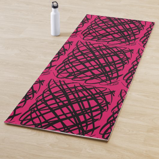 Tapis De Yoga Simple Scribble | Noir | Carrelage central | Ruby  (En situation)