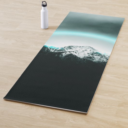 Tapis De Yoga Snowy mountain mysterious blue neon light (En situation)