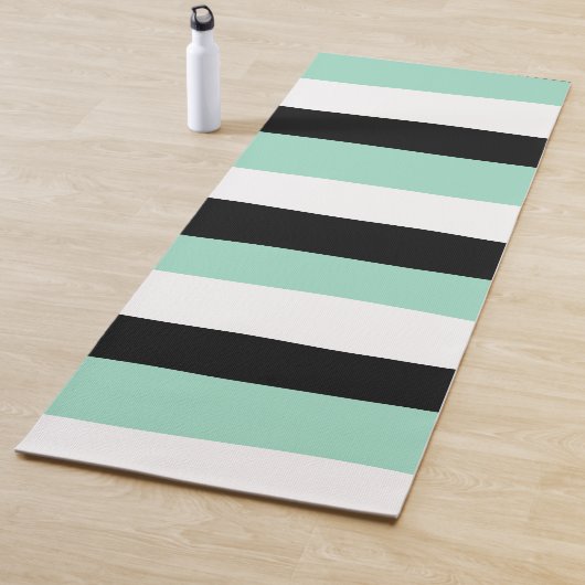 Tapis De Yoga Stripes inégales - Mint vert, blanc et noir (En situation)