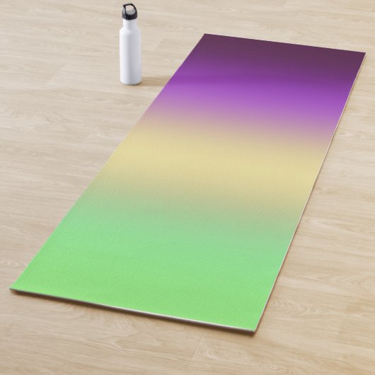 Tapis De Yoga Trendy foncé violet clair jaune dégradé vert (En situation)