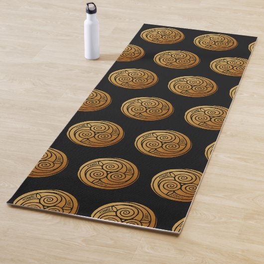 Tapis De Yoga Triple Celtic Knot Swirl Mandala (En situation)