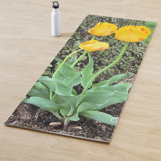 Tapis De Yoga Trois Tulipes Jaunes / (En situation)