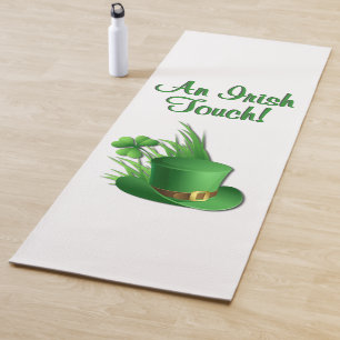 Tapis De Yoga Un chapeau de lutin à touche irlandaise dans l'her