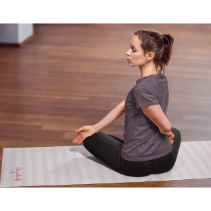 Tapis De Yoga Un Monogramme Élégant Pour Un Pink Chic Moderne