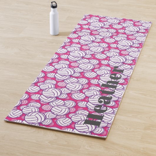 Tapis De Yoga Volley-ball rose monogramme (En situation)