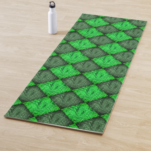 Tapis De Yoga Xadrez verde falsa grama ou folhas de coqueiro. (En situation)