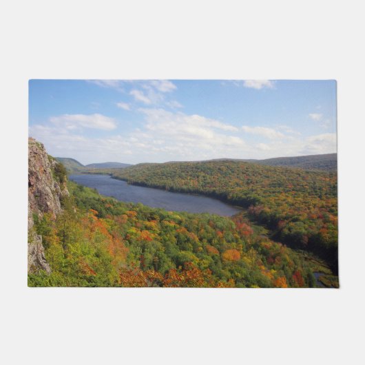 Tapis Lake in the Clouds (Devant)