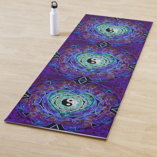 Tapis pourpre de yoga de coeur de Yin Yang (En situation)