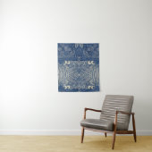 Tapisserie de la ferme bleue et blanche (En situation)